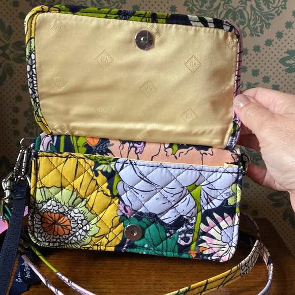 🎉HP👉 NWT Vera Bradley RFID All in One Crossbody: Bloom Boom - Picture 2 of 14